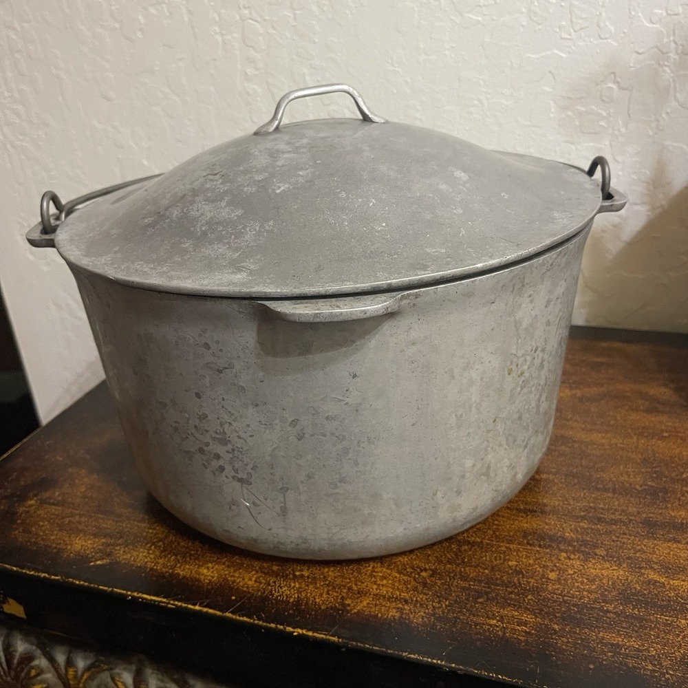 Vintage Super Maid Cookware 6 quart aluminum stock pot with lid and bail handle